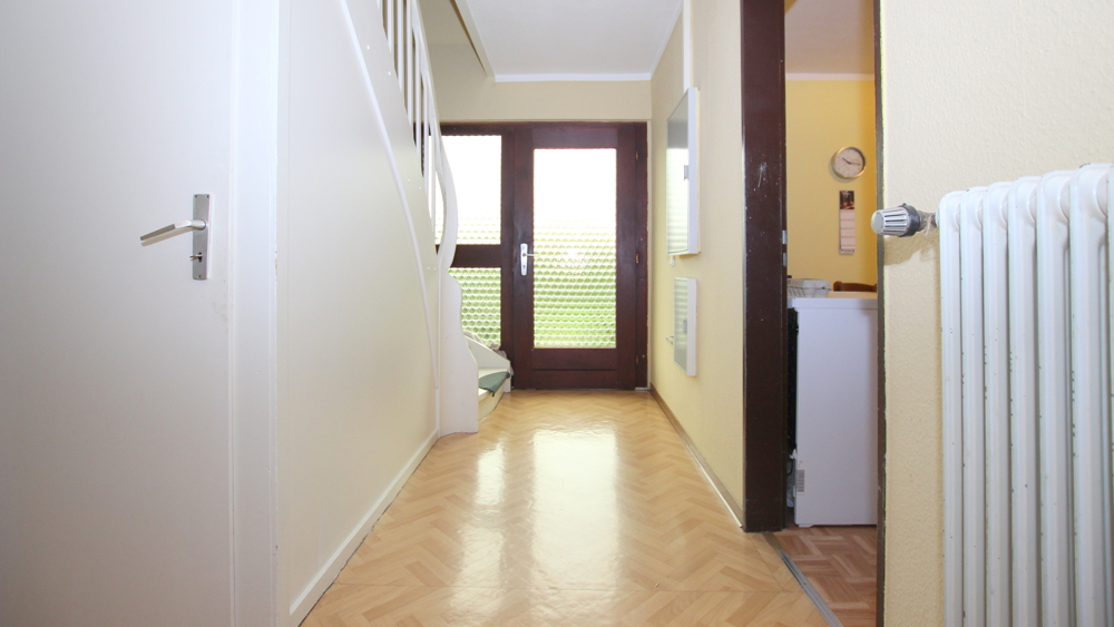 Großzügiges EFH mit Modernisierungsbedarf u. Garage auf großem Grundstück in Alleinlage von Edewecht