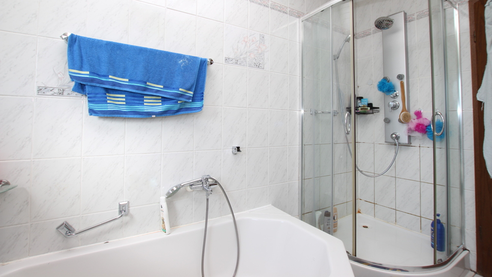 Kapitalanlage! Solide Doppelhaushälfte mit PV-Anlage, Garage und großem Gartenbereich in Friesoythe