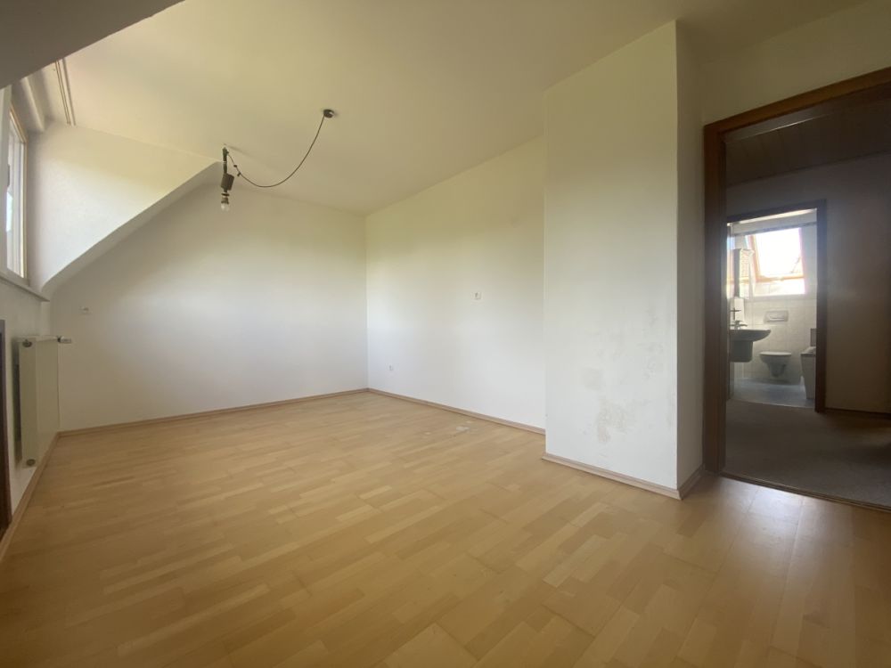 Wohnen am Merklsteig - Charmantes Reihenmittelhaus mit Garage, Wintergarten, Freischwimmbecken und zusätzlichem Gartengrundstück in begehrter Wohnlage in Weiden!