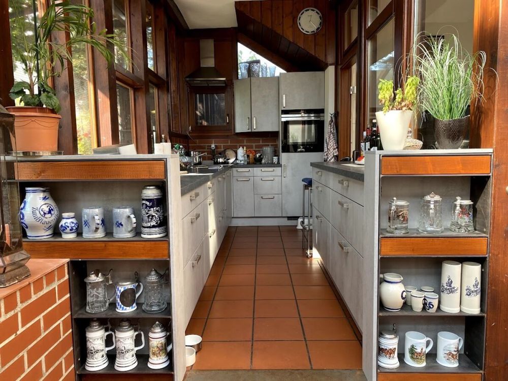 Stilvolle Altbau-Villa in Citylage mit drei Wohneinheiten – klassischer Charme trifft auf moderne Wohnqualität