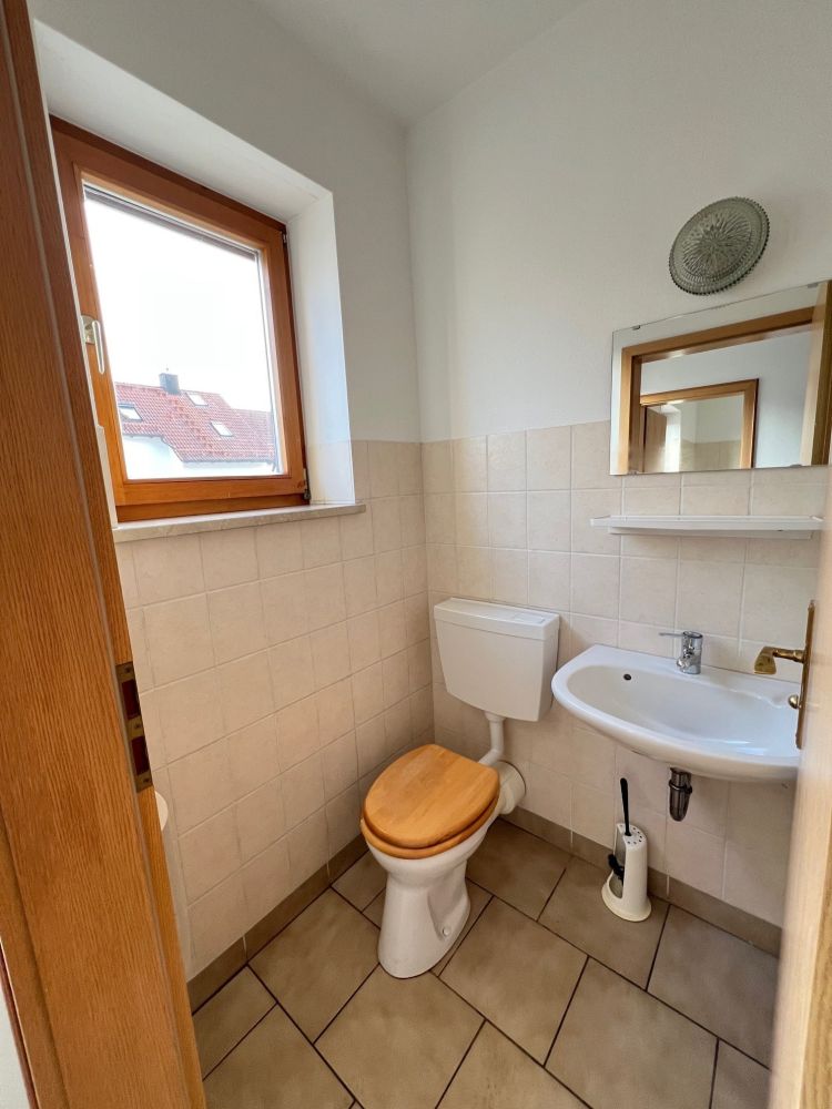 Geräumiges Reihenhaus mit viel Wohnfläche und solider Bausubstanz in Hallbergmoos