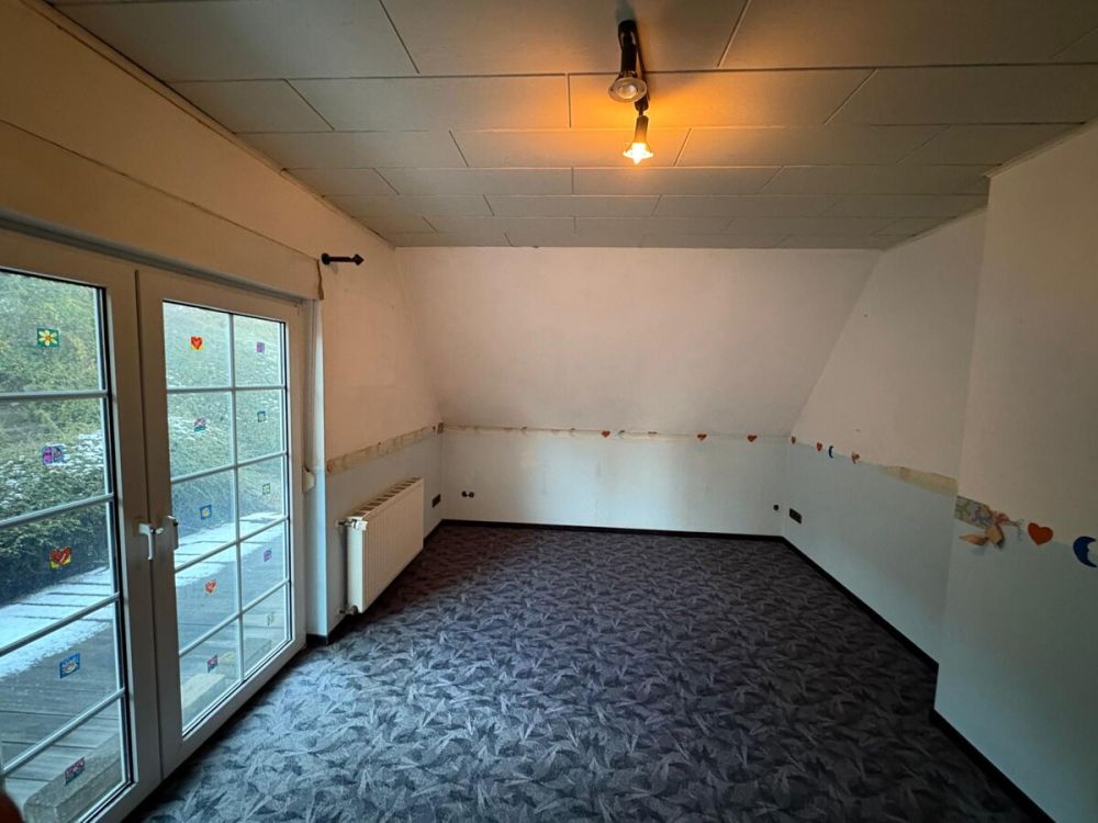 Wohnung 2: Elternschlafzimmer mit anliegendem Balkon