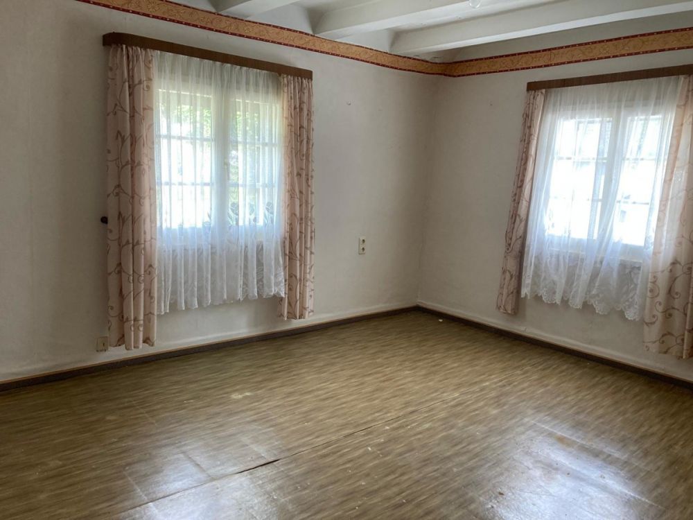 Renovierungsbedürftiges Fachwerkhaus mit Nebengebäude in Lindlar-Kapellensüng