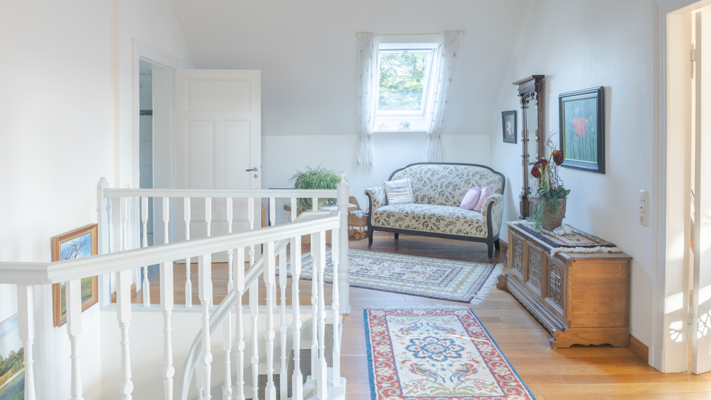 Saniertes, denkmalgeschütztes Wohnhaus mit Garten, Nebengebäuden u. Garage im Herzen von Wiefelstede