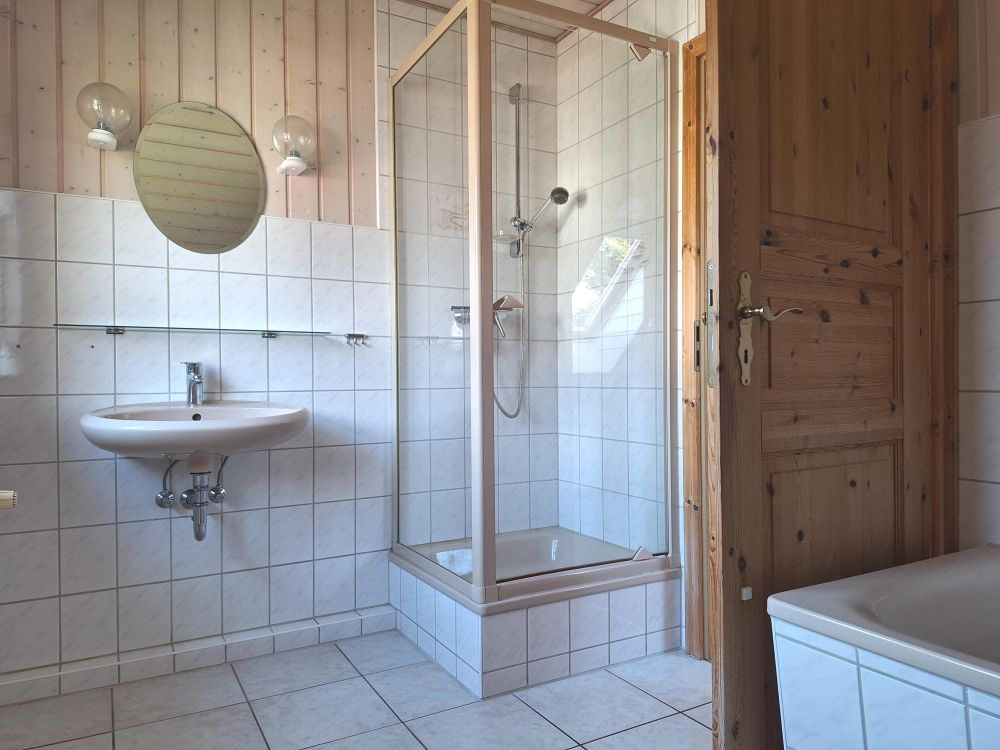 Zauberhaftes Holzbohlenhaus mit Einliegerwohnung in Mohrkirch