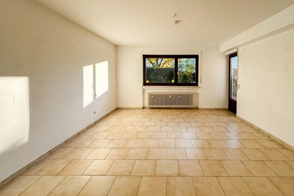 Repräsentatives Mehrfamilienhaus in Reinheim/Zeilhard - Großzügig, vielseitig und sofort bezugsfrei