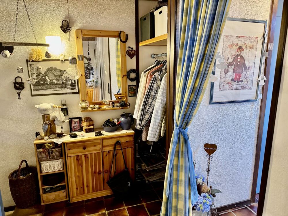 Architektur mit Charakter
großzügiges Split-Level-Haus mit 
separaten Vordergebäude, Garten & Garage