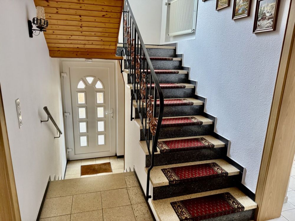 Hauseingang & Treppenaufgang