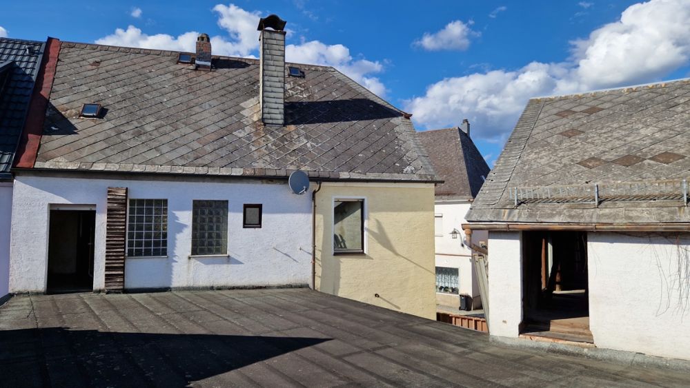 Sanierungsobjekt mit viel Platz und Nebengebäude in Mitterteich zu verkaufen