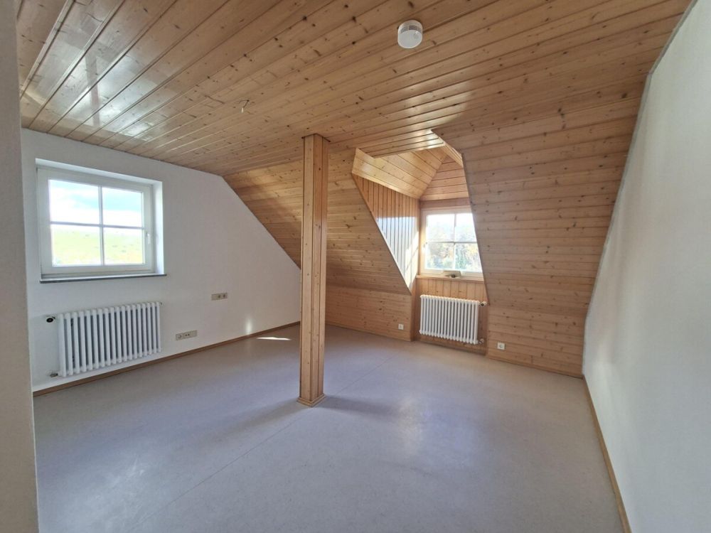 Großzügige Pfarrhauswohnung auf 2 Ebenen in Hürben!