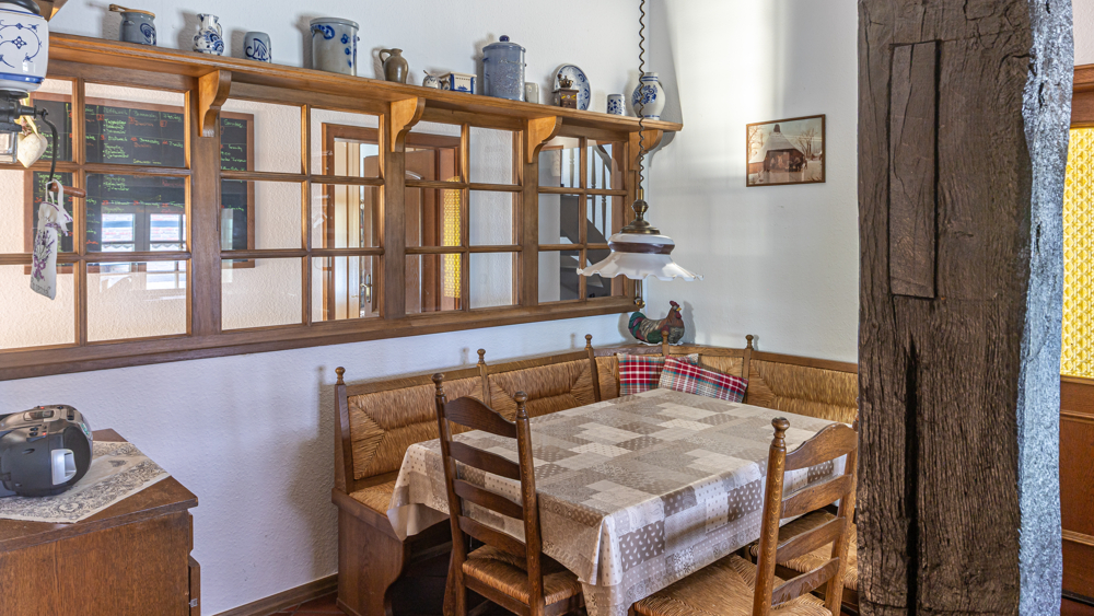 Exklusives und gepflegtes Reetdachanwesen mit Pferdestall in ländlicher Lage von Bad Zwischenahn