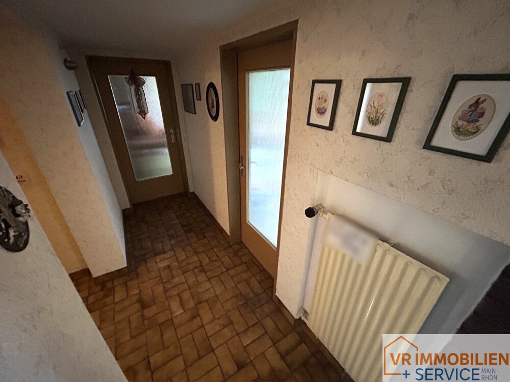 Haus mit Geschichte: Ehemaliger Dorfladen mit Wohnhaus und Nebengebäuden in 97645 Urspringen!