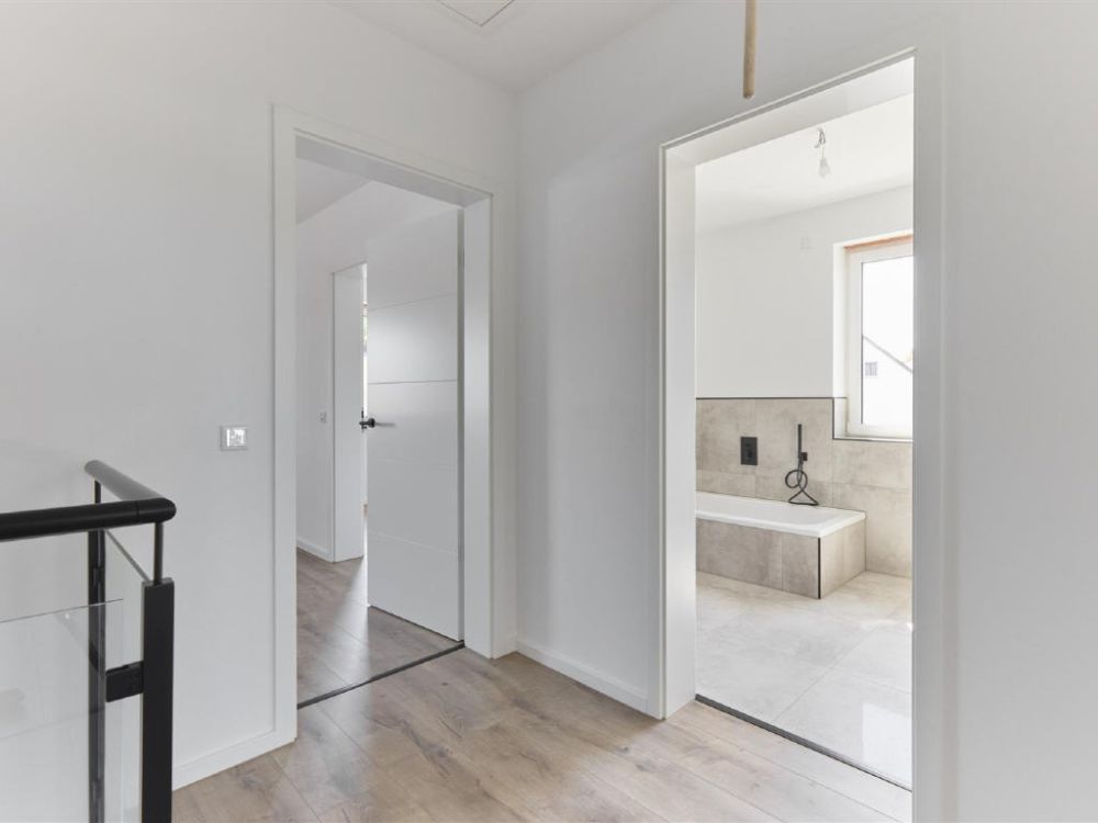 / Exklusive Doppelhaushälfte-
nur noch die rechte Seite verfügbar!