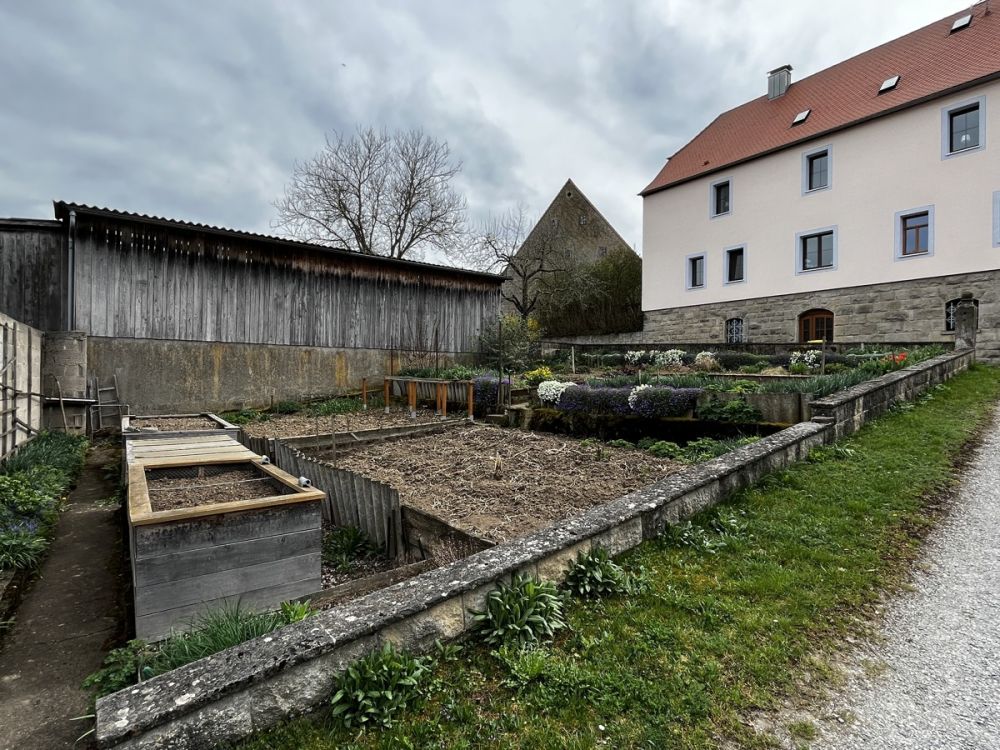 Großzügiges Wohnen in ländlichem Umfeld mit genügend Platz für die ganze Familie und deren Hobbys!