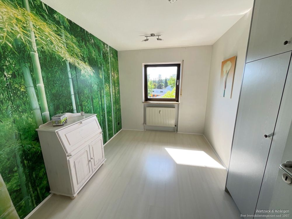 Renovierte 4-Zimmer-Wohnung 
mit 94 m² Wohnfläche, 
Balkon, Einbauküche & TG-Stellplatz