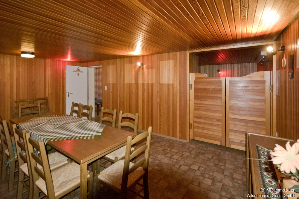 Großes Einfamilienhaus mit Vollkeller und Doppelgarage in Kirchhatten