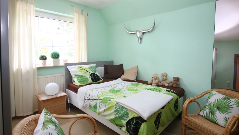 Kapitalanlage! Reihenendhaus m. Garage, Terrasse u. sonnigem Garten in Edewecht / ruh., zentr. Lage