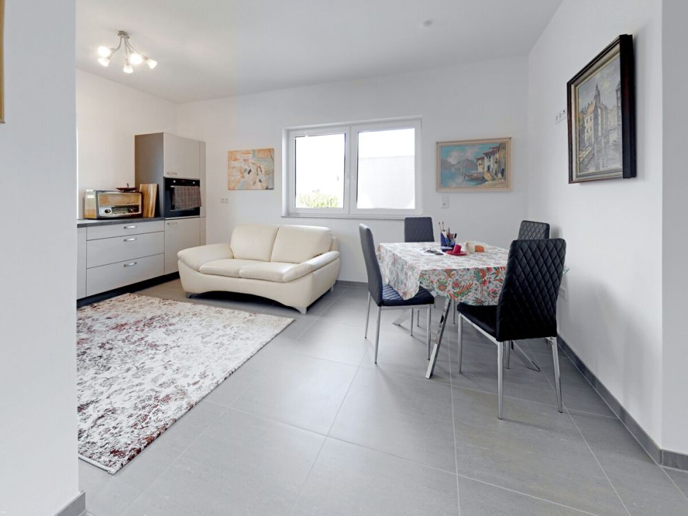 Sofort einziehen und wohlfühlen - Neuwertiges Einfamilienhaus in der Schloßstadt Schillingsfürst!