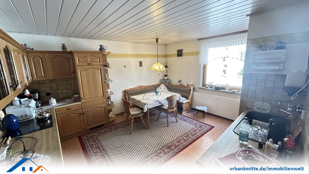 Gepflegtes Einfamilienhaus mit geräumiger Scheune und Garten