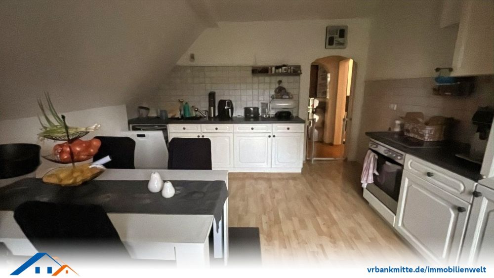 Vielseitiges Zweifamilienhaus mit großem Grundstück