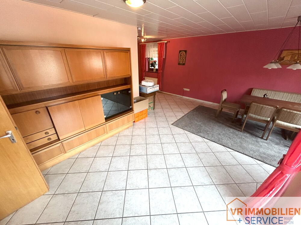 Wohnen & Leben auf dem Land: Großzügiges Wohnhaus mit Halle und Garten in 97633 Gollmuthhausen!