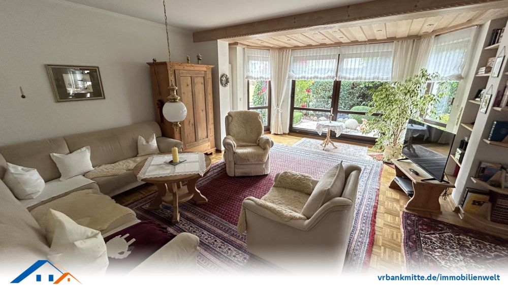 Charmantes Einfamilienhaus mit großem Grundstück, Garage und Blockhütte in Rüdershausen