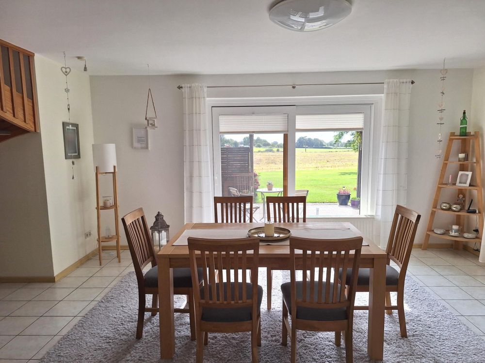 Idyllisch gelegenes Einfamilienhaus mit Einliegerwohnung in Feldrandlage