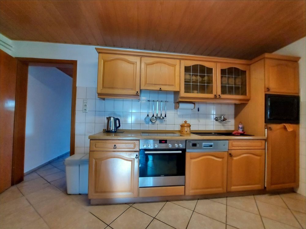 Küche mit EBK - Ansicht III