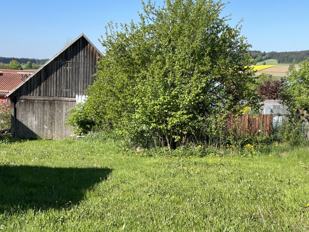 Doppelhaushälfte mit großer Scheune und Garten