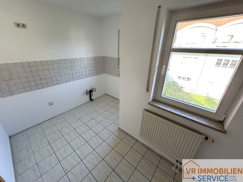 Einziehen und wohlfühlen! - Dachgeschosswohnung mit TG-Stellplatz in 97616 Bad Neustadt/Brendlorenzen
