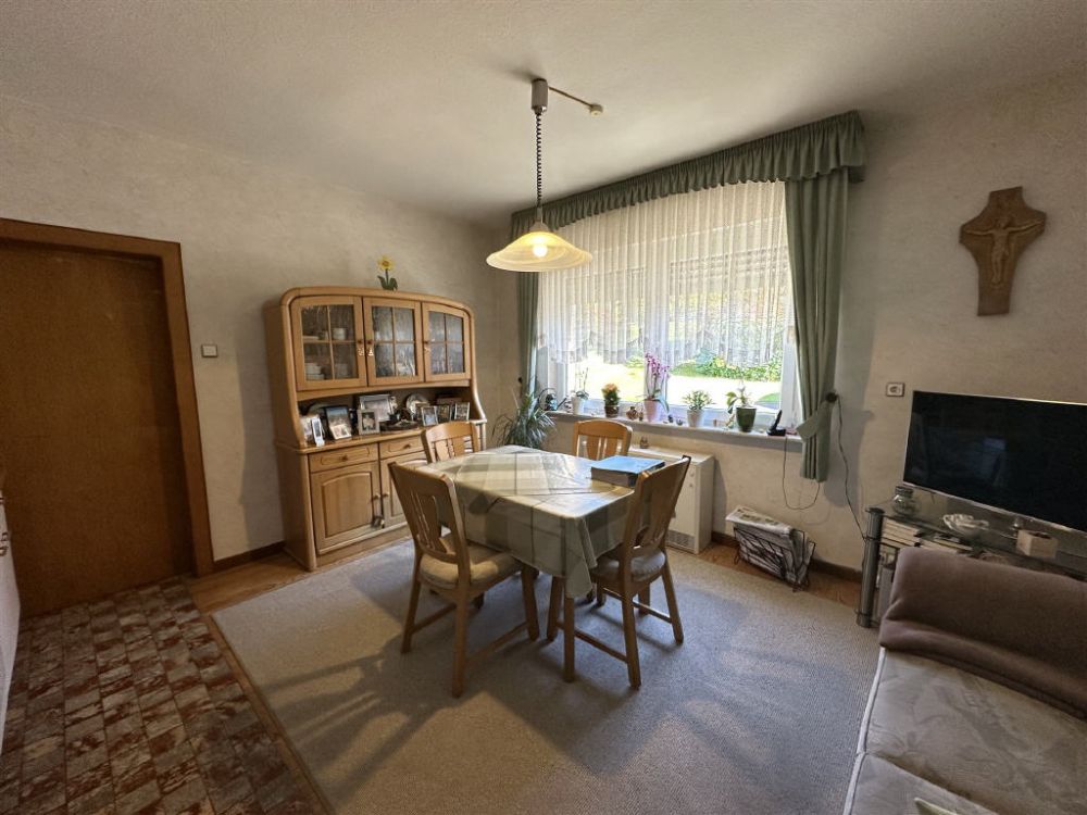 Schönes Einfamilienhaus mit Scheune und großem Grundstück