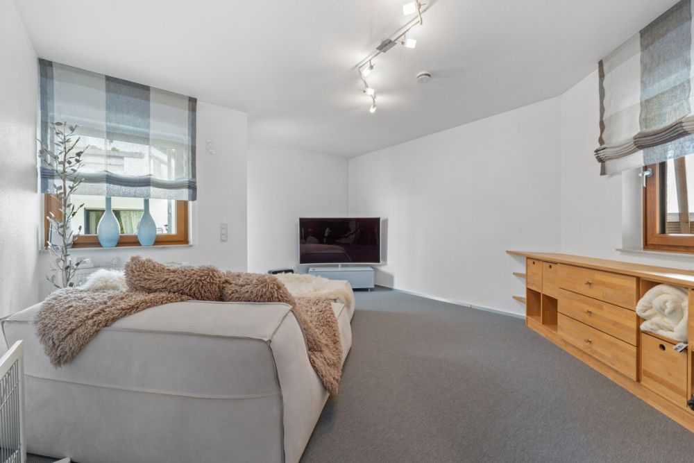 Einzigartiges Mehrgenerationenhaus inklusive traumhaftem Wellnessbereich auf weitläufigem Grundstück