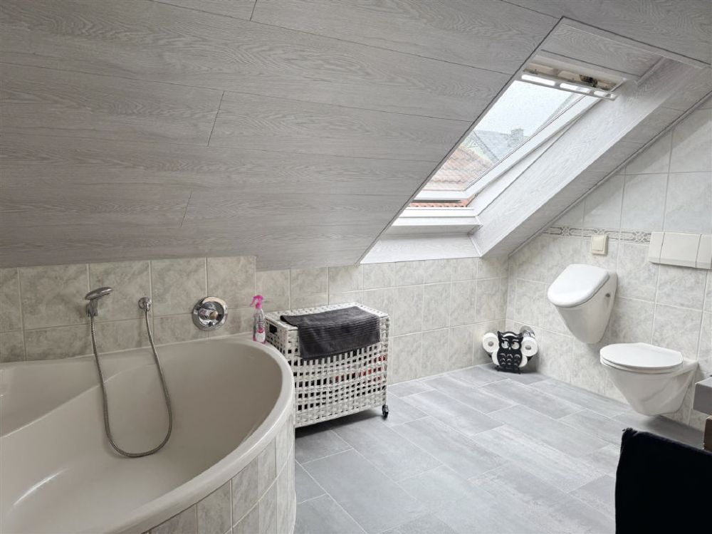 Wohnkomfort trifft Vermietungschance - Stilvolles Wohnhaus in naturnaher Lage