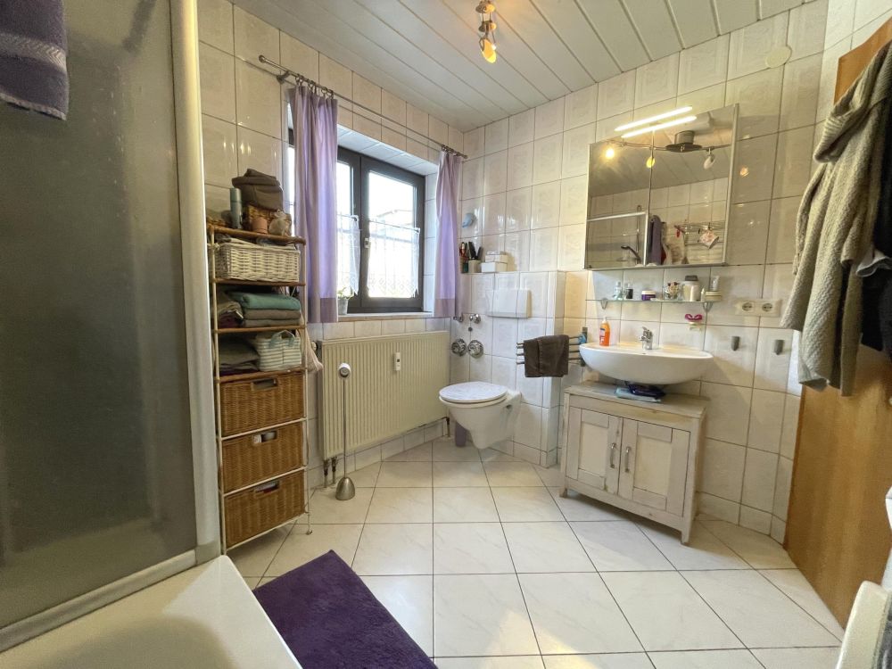 HISTORISCHE 4 ZIMMER-WOHNUNG IM ERDGESCHOSS