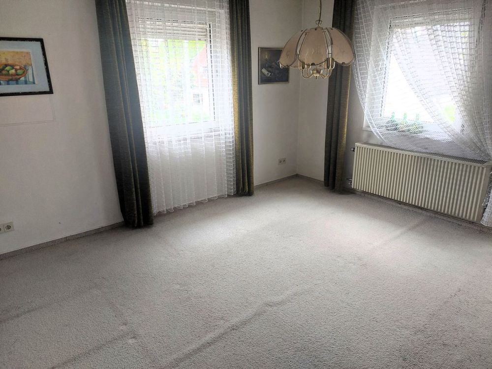 Klassisches Ein-/Zweifamilienhaus mit ansprechendem Gartengrundstück und Garage