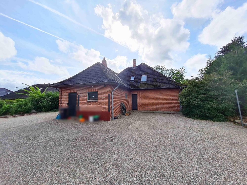 Großzügiges EFH samt liebevoll angelegtem, gepflegten Grundstück in Behrendorf