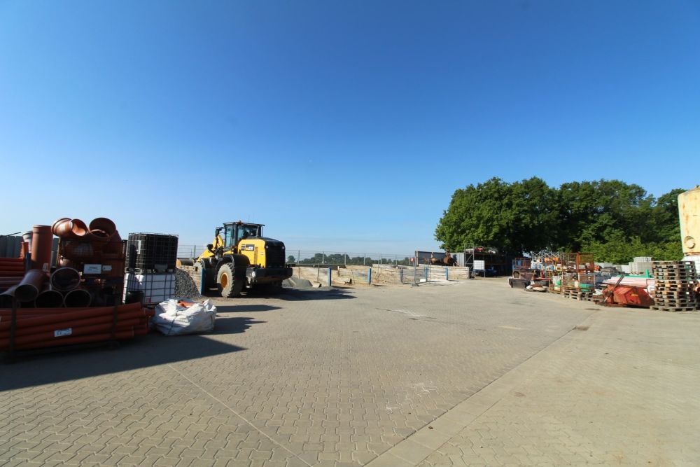 Gewerbehalle mit Weitblick