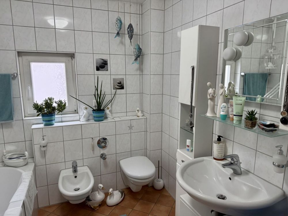 Ein- bis Zweifamilienhaus + Bauplatz