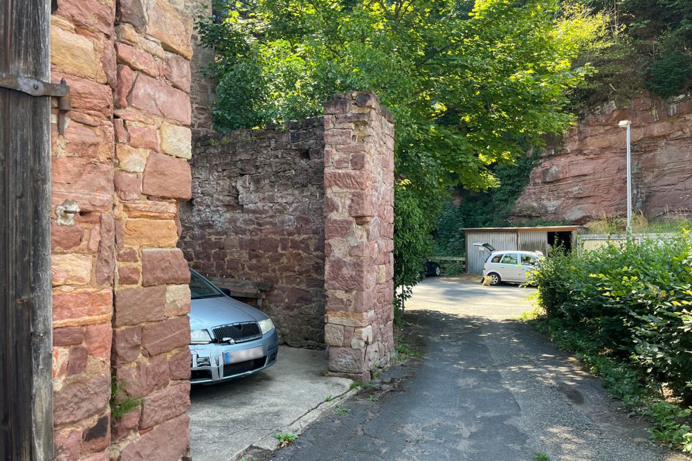 Komfortables Wohnen auf drei Ebenen – Reihenhaus mit Terrasse und Stellplatz