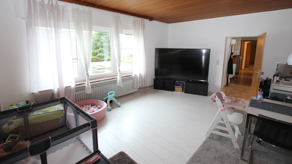 Gepflegtes Zweifamilienhaus mit zwei Garagen und Garten in ruhiger Lage von Bad Zwischenahn-Wehnen