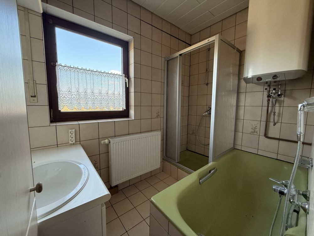 Großzügiges Mehrfamilienhaus in ruhiger Lage in Heinersreuth zu verkaufen!