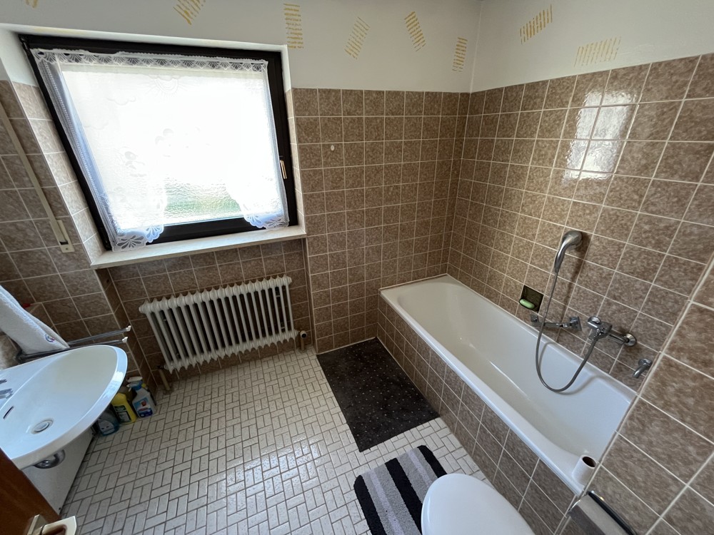 Platz für Ihre Ideen: Familienfreundliches Reihenhaus mit Garten & Garage - 97422 Schweinfurt