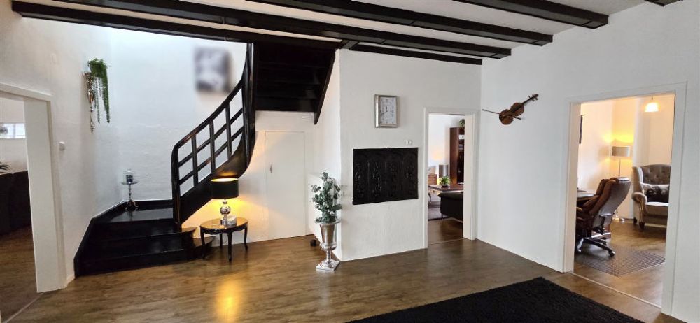 Ehemaliges  Weingut mit Charme! Hochwertig u. umfassend modernisiert!