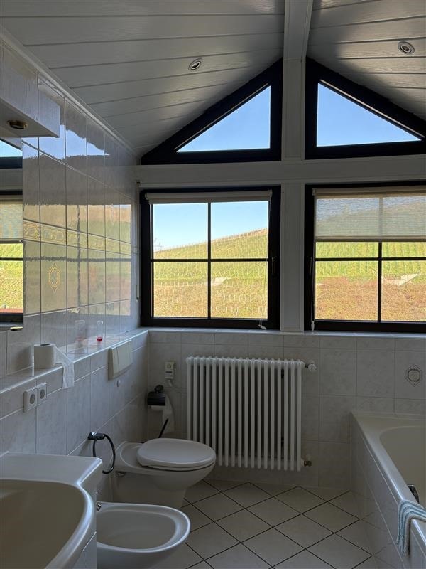 Charmantes Zweifamilienhaus mit Ausbaupotential!