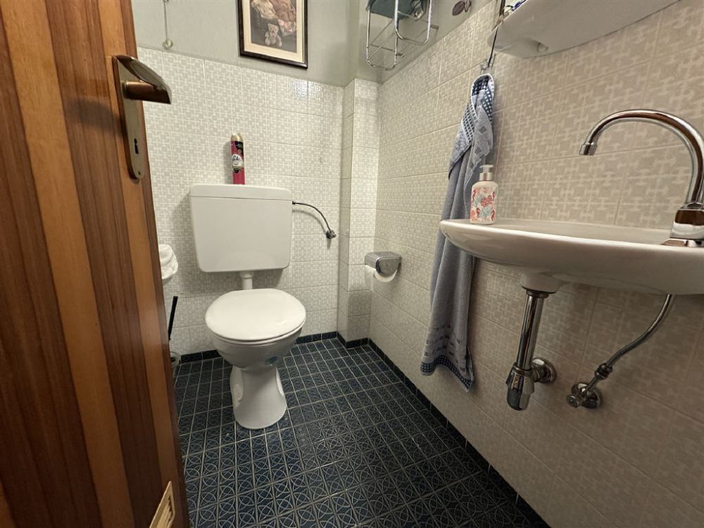 / Domizil mit Potenzial: Großzügiges Zuhause für mehrere Generationen oder zur Vermietung