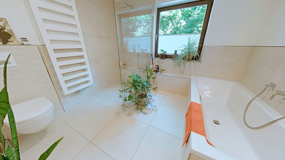 Hier haben Sie viel Platz und Ruhe für die große Familie oder zwei Generationen!