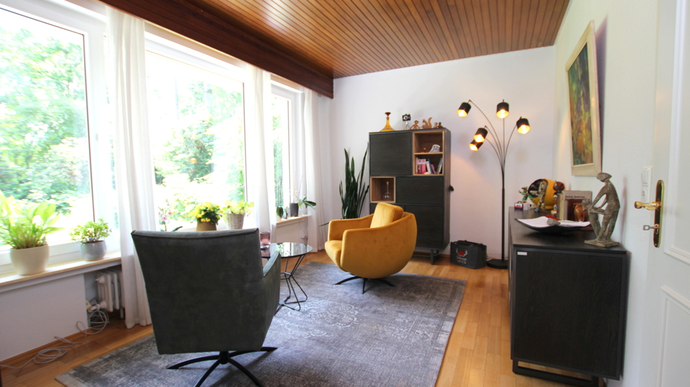 Charmantes Landhaus mit Nebengebäude und Parkgrundstück in idyllischer Wohnlage in Bad Zwischenahn