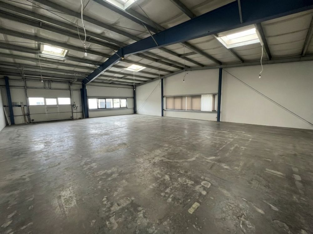 Attraktive und vielfältig nutzbare Gewerbeeinheit in Roßtal! (12)