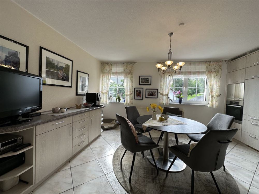 Sehr gepflegtes Einfamilienhaus mit großem Grundstück!