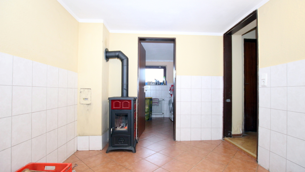 Großzügiges EFH mit Modernisierungsbedarf u. Garage auf großem Grundstück in Alleinlage von Edewecht